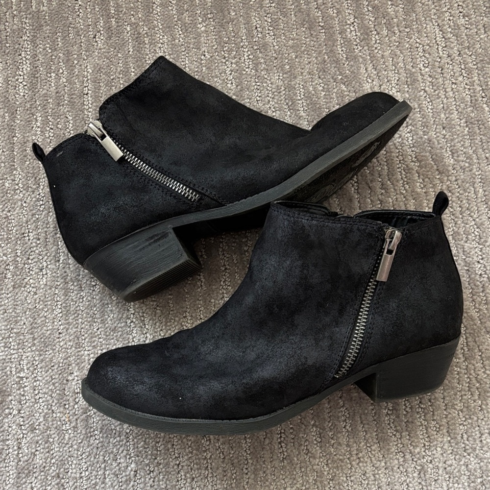 Carlos Black Suede short booties size 8.5 women’s